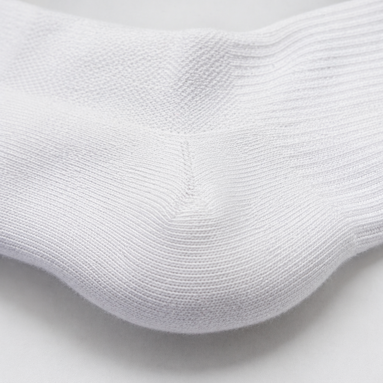 Givana Retro Vibe Crew Socks with colorful, vintage-inspired patterns in two stylish designs, made for comfortable wear.