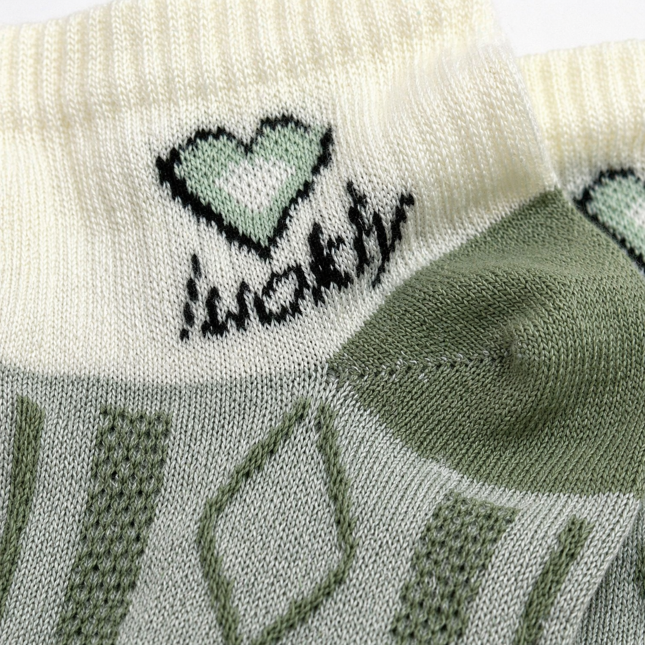 Givana Lucky Mood Socks in vibrant green with five playful designs, featuring fun patterns and cozy fabric.