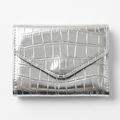 Givana leather wallet with magnetic closure, featuring a sleek design and compact size for everyday use.