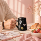 Black Mr. Mirror Lid Mug by Givana featuring a sleek design and a matching lid, perfect for stylish coffee or tea enjoyment.