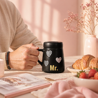 Black Mr. Mirror Lid Mug by Givana featuring a sleek design and a matching lid, perfect for stylish coffee or tea enjoyment.