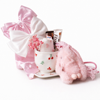 Givana mug gift set featuring a stylish design with a cozy beverage and decorative elements in an elegant arrangement.
